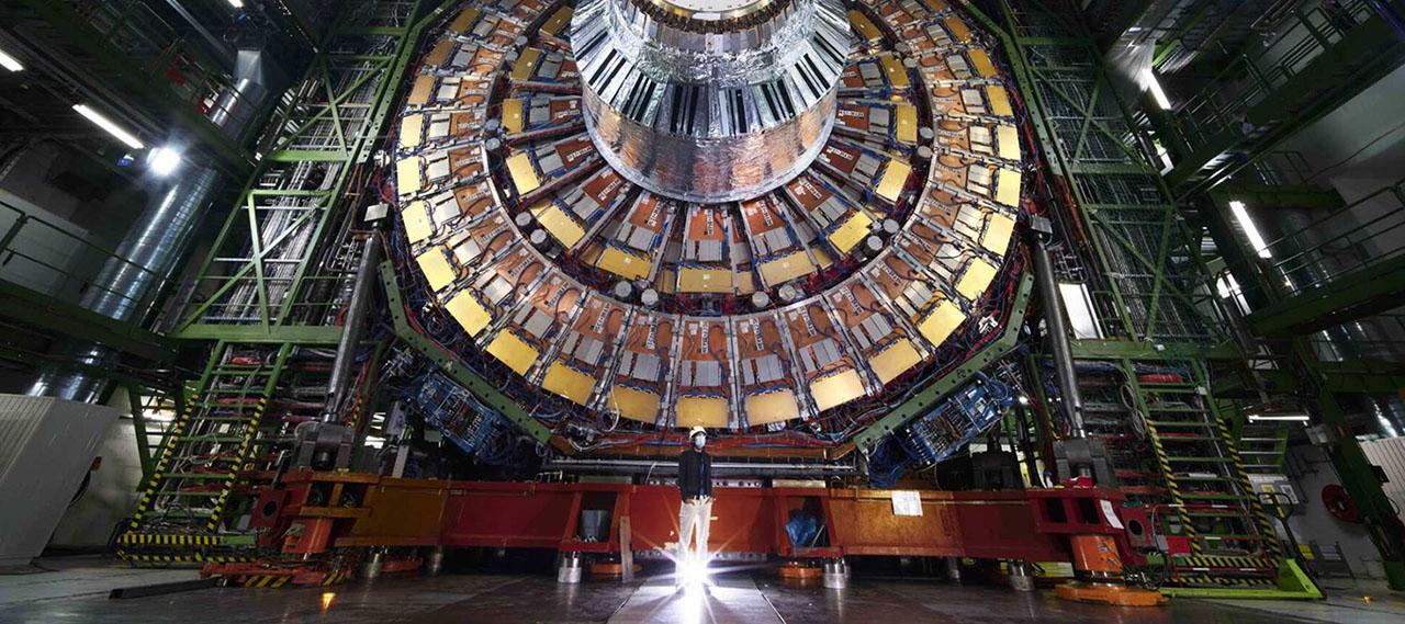 欧洲核子网赌论坛有哪些中心紧凑型介子螺线管探测器的低角度视图, 用于测量电弱混合角, 粒子物理学标准模型的一个组成部分.